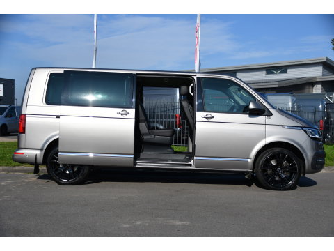 Volkswagen Transporter 2.0 TDI L2H1 30 DC Caravelle Virtual, Adaptieve Cruise, Camera, 2 x Electrische deur, 199pk, LED, Leder, Clima, Stoelverwarming, Carplay, Automaat, Uniek!