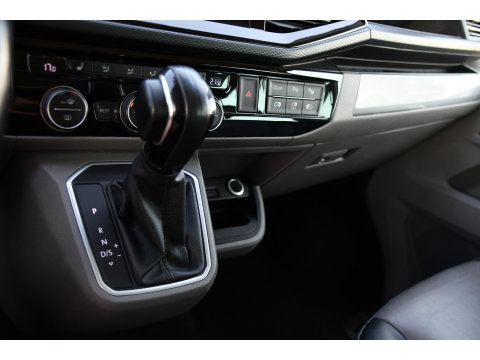 Volkswagen Transporter 2.0 TDI L2H1 30 DC Caravelle Virtual, Adaptieve Cruise, Camera, 2 x Electrische deur, 199pk, LED, Leder, Clima, Stoelverwarming, Carplay, Automaat, Uniek!