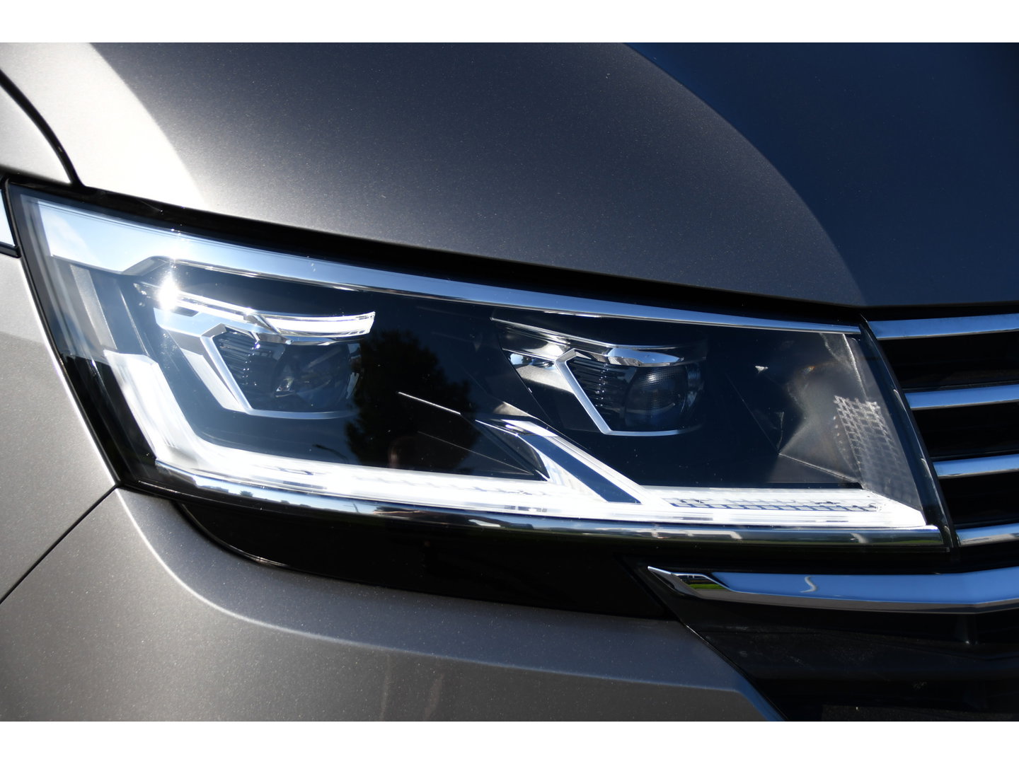 Volkswagen Transporter 2.0 TDI L2H1 30 DC Caravelle Virtual, Adaptieve Cruise, Camera, 2 x Electrische deur, 199pk, LED, Leder, Clima, Stoelverwarming, Carplay, Automaat, Uniek!