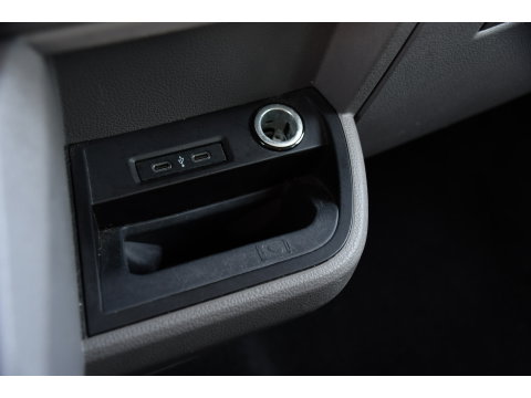 Volkswagen Transporter 2.0 TDI L2H1 30 DC Caravelle Virtual, Adaptieve Cruise, Camera, 2 x Electrische deur, 199pk, LED, Leder, Clima, Stoelverwarming, Carplay, Automaat, Uniek!