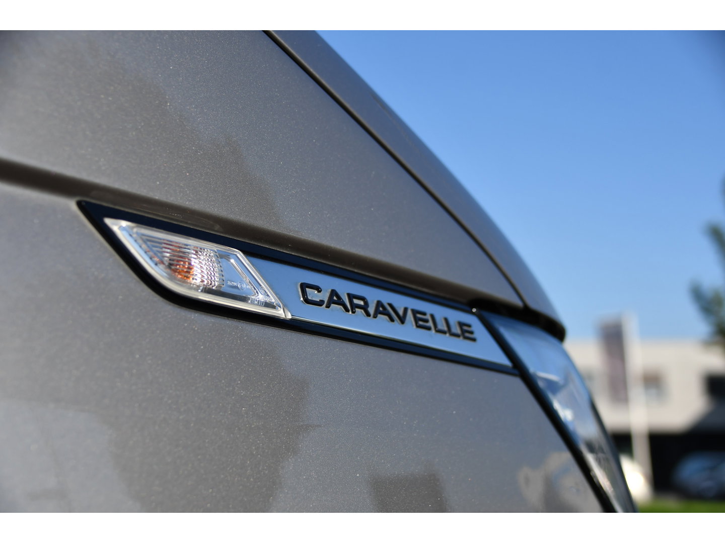 Volkswagen Transporter 2.0 TDI L2H1 30 DC Caravelle Virtual, Adaptieve Cruise, Camera, 2 x Electrische deur, 199pk, LED, Leder, Clima, Stoelverwarming, Carplay, Automaat, Uniek!