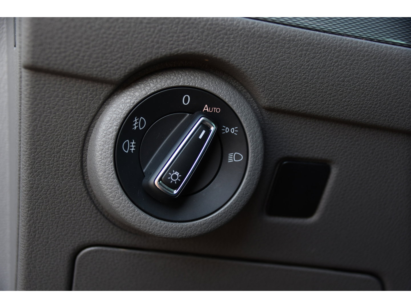 Volkswagen Transporter 2.0 TDI L2H1 30 DC Caravelle Virtual, Adaptieve Cruise, Camera, 2 x Electrische deur, 199pk, LED, Leder, Clima, Stoelverwarming, Carplay, Automaat, Uniek!