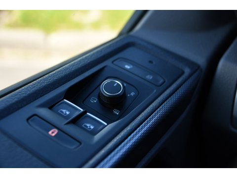 Volkswagen Transporter 2.0 TDI L2H1 30 DC Caravelle Virtual, Adaptieve Cruise, Camera, 2 x Electrische deur, 199pk, LED, Leder, Clima, Stoelverwarming, Carplay, Automaat, Uniek!