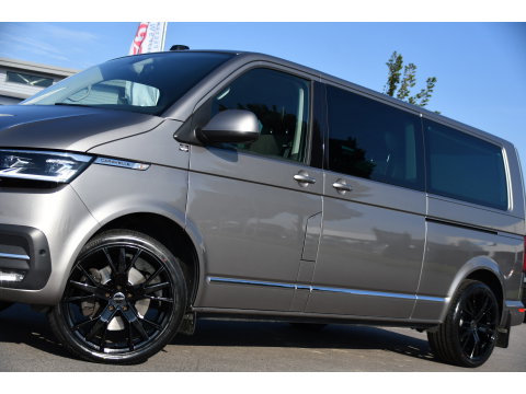 Volkswagen Transporter 2.0 TDI L2H1 30 DC Caravelle Virtual, Adaptieve Cruise, Camera, 2 x Electrische deur, 199pk, LED, Leder, Clima, Stoelverwarming, Carplay, Automaat, Uniek!