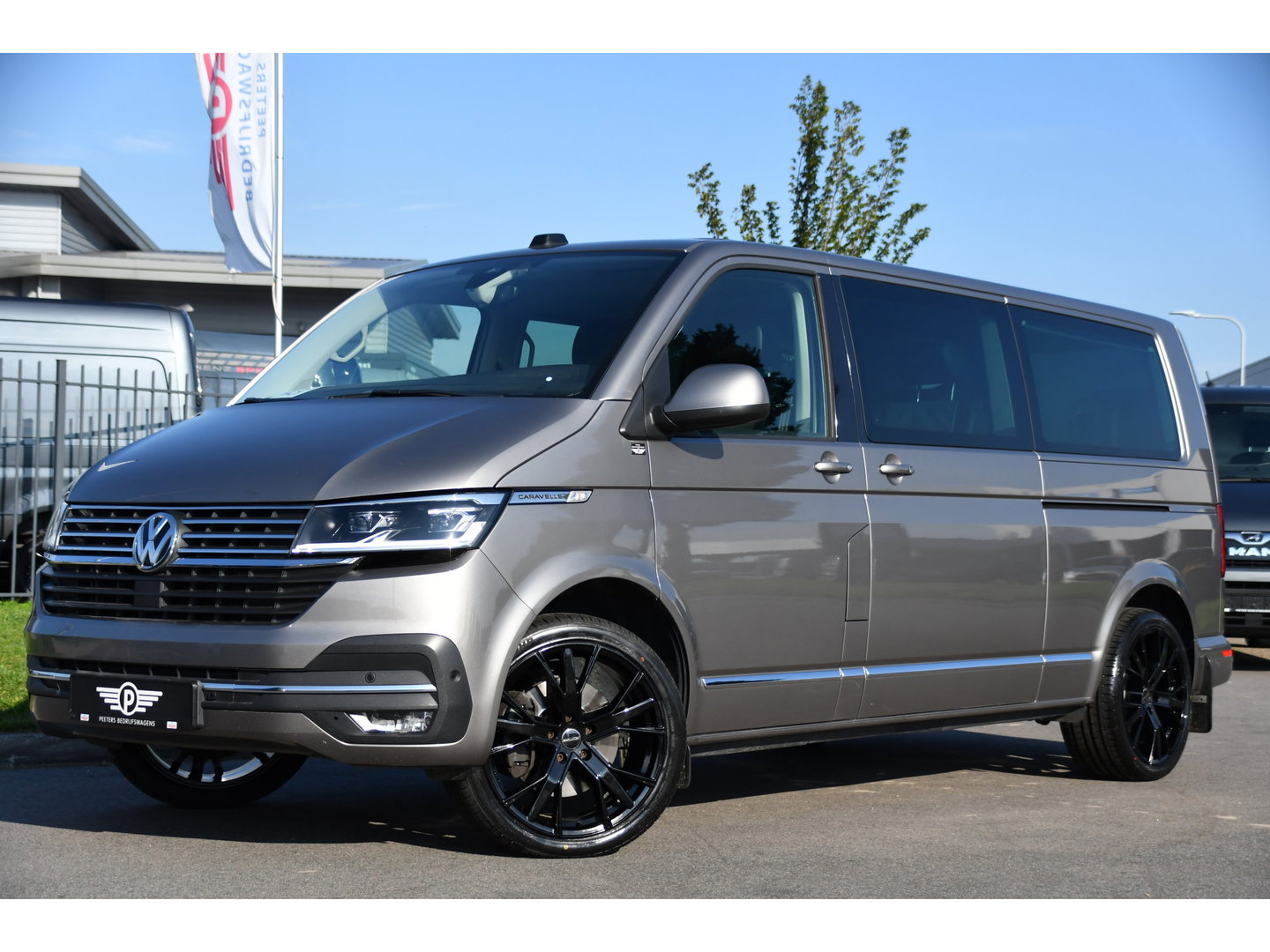 Volkswagen Transporter 2.0 TDI L2H1 30 DC Caravelle Virtual, Adaptieve Cruise, Camera, 2 x Electrische deur, 199pk, LED, Leder, Clima, Stoelverwarming, Carplay, Automaat, Uniek!