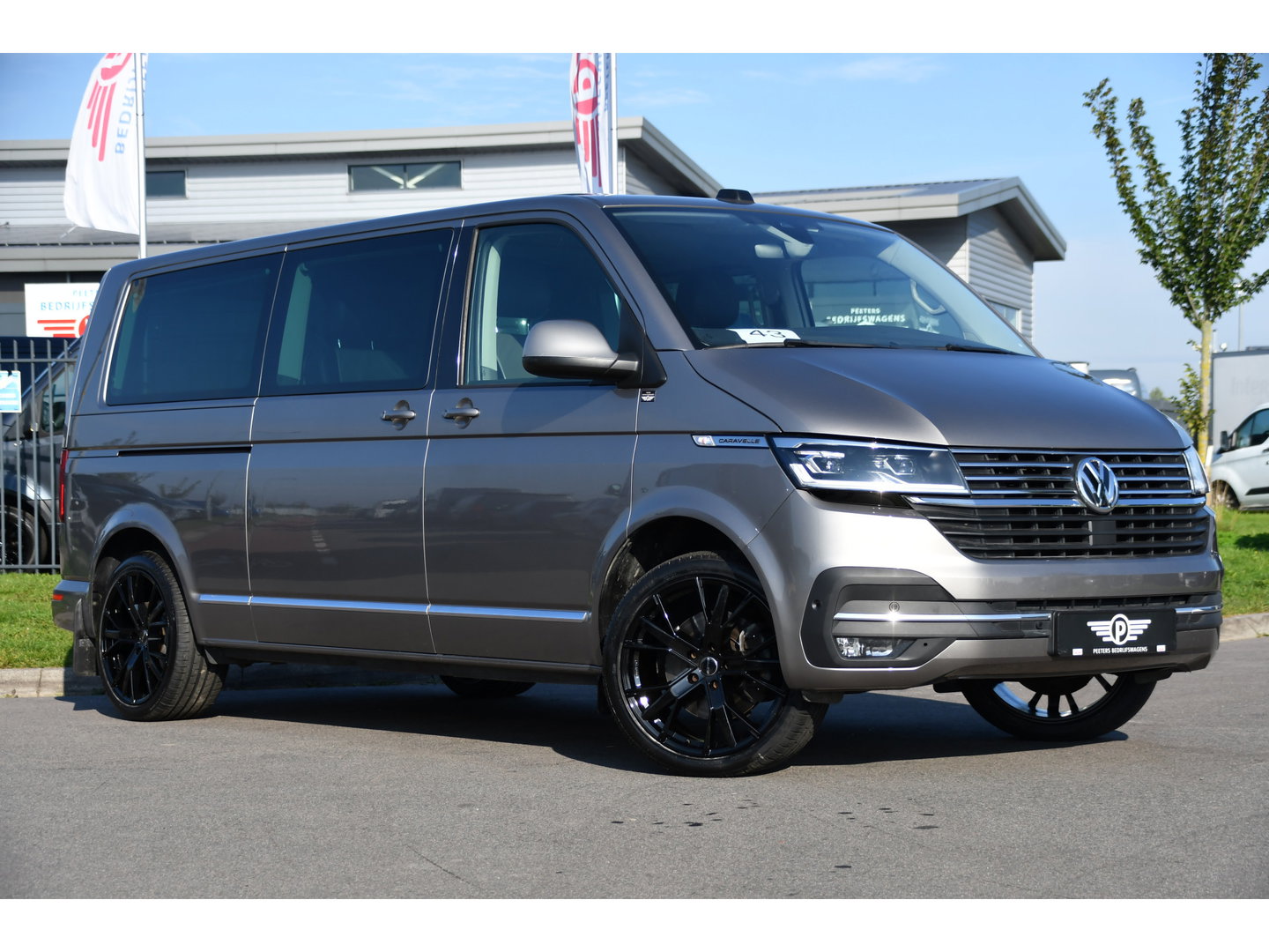 Volkswagen Transporter 2.0 TDI L2H1 30 DC Caravelle Virtual, Adaptieve Cruise, Camera, 2 x Electrische deur, 199pk, LED, Leder, Clima, Stoelverwarming, Carplay, Automaat, Uniek!