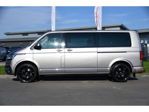 Volkswagen Transporter 2.0 TDI L2H1 30 DC Caravelle Virtual, Adaptieve Cruise, Camera, 2 x Electrische deur, 199pk, LED, Leder, Clima, Stoelverwarming, Carplay, Automaat, Uniek!