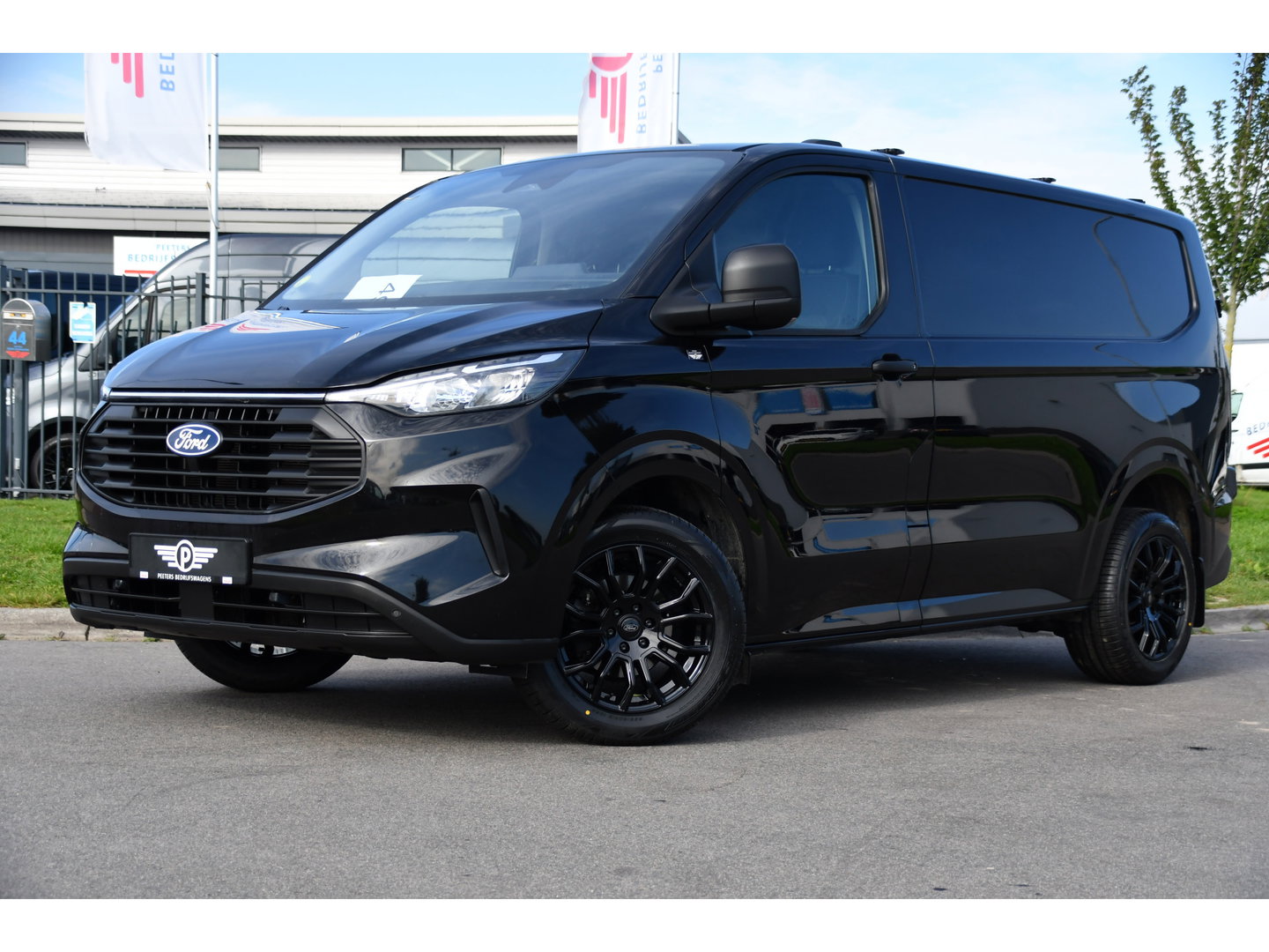 Ford Transit Custom 300 2.0 TDCI L1H1 Black Edition Cruise, Camera, Carplay, LED, 136pk, Automaat, NAVI, Airco, Multimedia, Uniek!