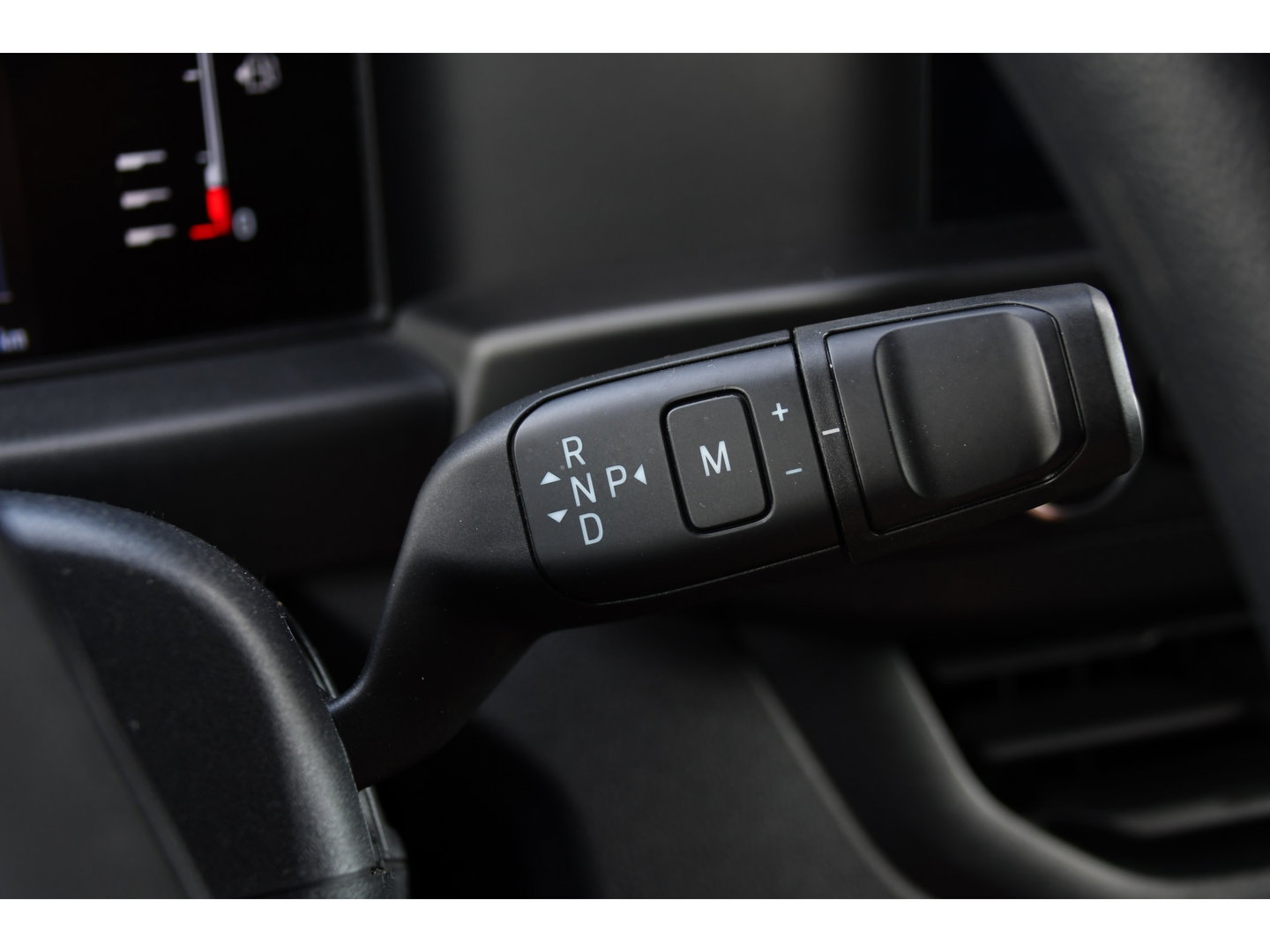 Ford Transit Custom 300 2.0 TDCI L1H1 Black Edition Cruise, Camera, Carplay, LED, 136pk, Automaat, NAVI, Airco, Multimedia, Uniek!