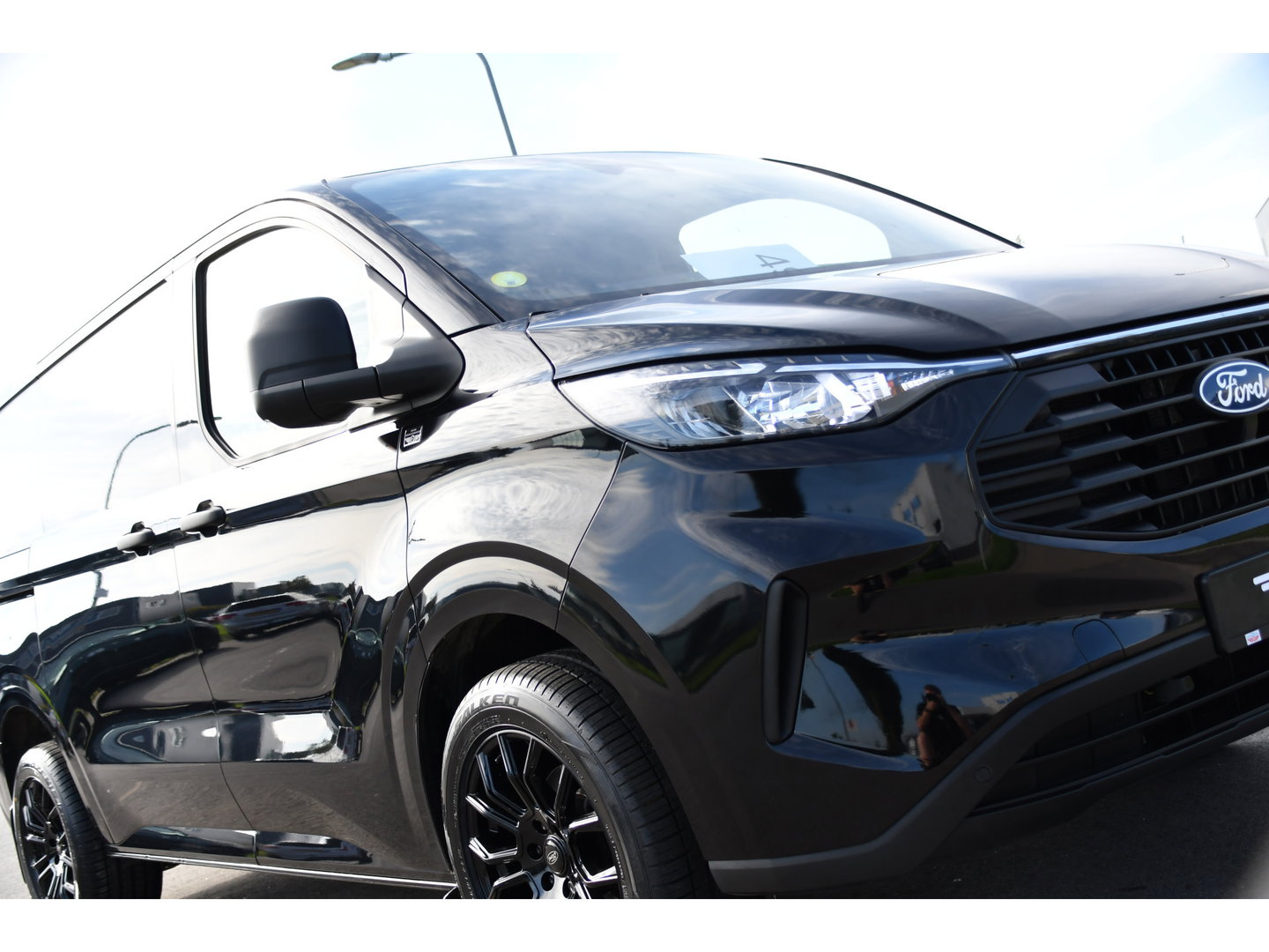 Ford Transit Custom 300 2.0 TDCI L1H1 Black Edition Cruise, Camera, Carplay, LED, 136pk, Automaat, NAVI, Airco, Multimedia, Uniek!