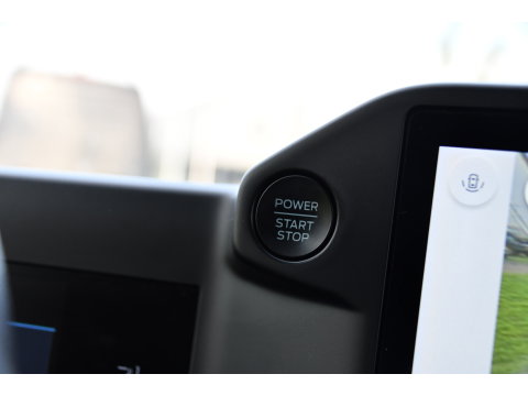 Ford Transit Custom 300 2.0 TDCI L1H1 Black Edition Cruise, Camera, Carplay, LED, 136pk, Automaat, NAVI, Airco, Multimedia, Uniek!