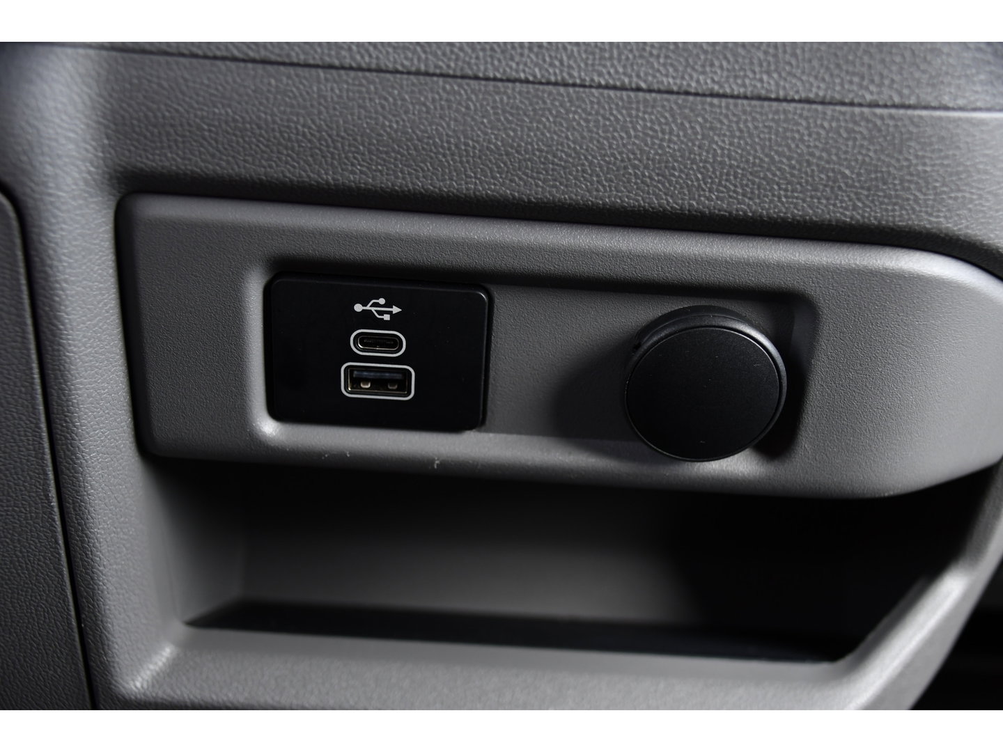 Ford Transit Custom 300 2.0 TDCI L1H1 Black Edition Cruise, Camera, Carplay, LED, 136pk, Automaat, NAVI, Airco, Multimedia, Uniek!