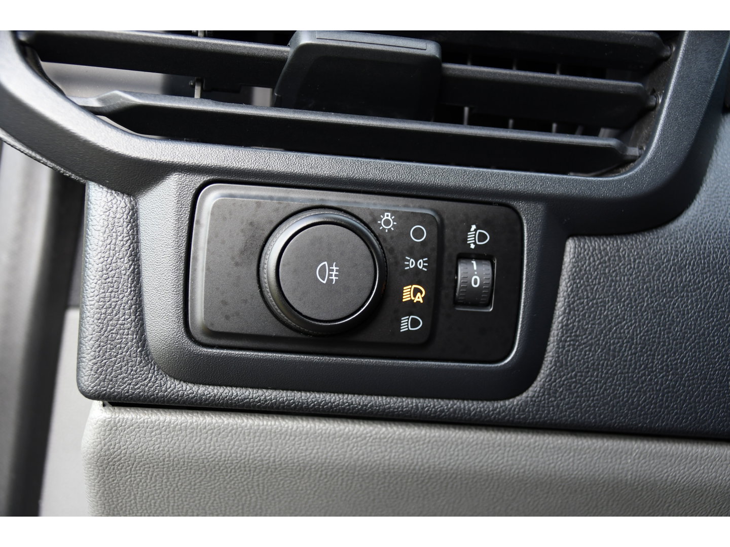 Ford Transit Custom 300 2.0 TDCI L1H1 Black Edition Cruise, Camera, Carplay, LED, 136pk, Automaat, NAVI, Airco, Multimedia, Uniek!