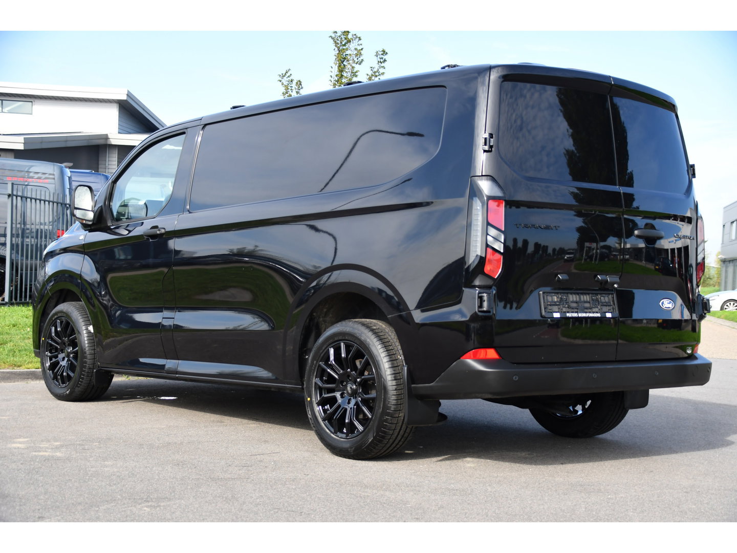 Ford Transit Custom 300 2.0 TDCI L1H1 Black Edition Cruise, Camera, Carplay, LED, 136pk, Automaat, NAVI, Airco, Multimedia, Uniek!
