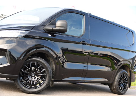 Ford Transit Custom 300 2.0 TDCI L1H1 Black Edition Cruise, Camera, Carplay, LED, 136pk, Automaat, NAVI, Airco, Multimedia, Uniek!