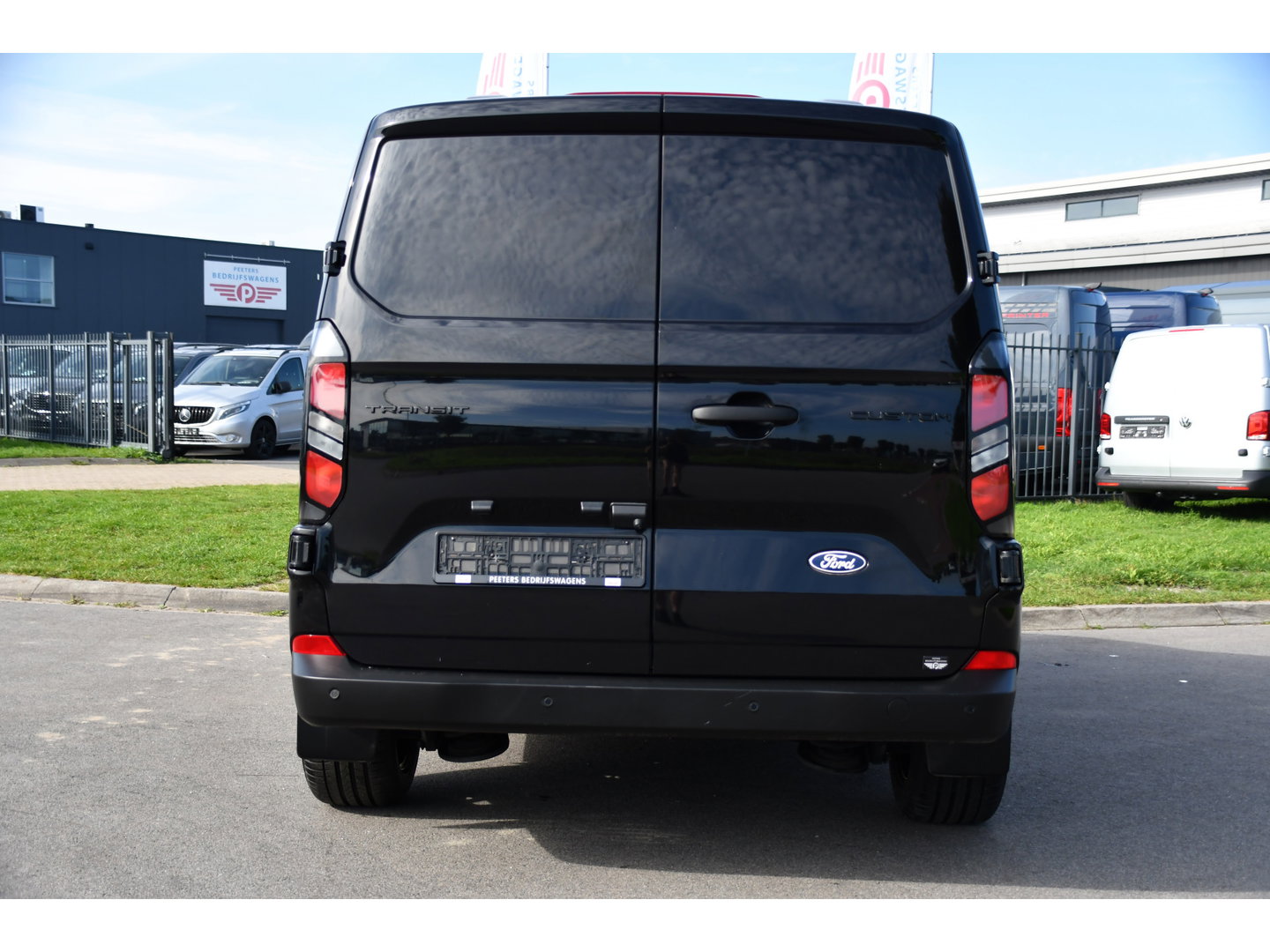 Ford Transit Custom 300 2.0 TDCI L1H1 Black Edition Cruise, Camera, Carplay, LED, 136pk, Automaat, NAVI, Airco, Multimedia, Uniek!