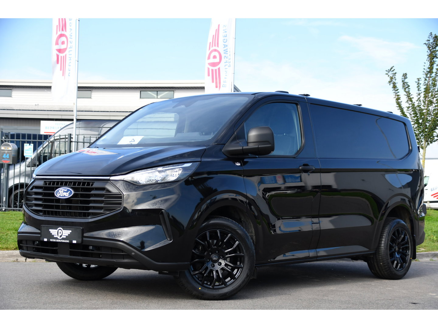 Ford Transit Custom 300 2.0 TDCI L1H1 Black Edition Cruise, Camera, Carplay, LED, 136pk, Automaat, NAVI, Airco, Multimedia, Uniek!