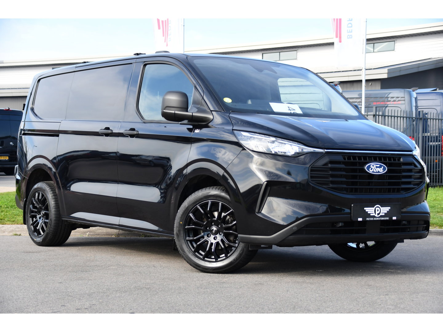 Ford Transit Custom 300 2.0 TDCI L1H1 Black Edition Cruise, Camera, Carplay, LED, 136pk, Automaat, NAVI, Airco, Multimedia, Uniek!