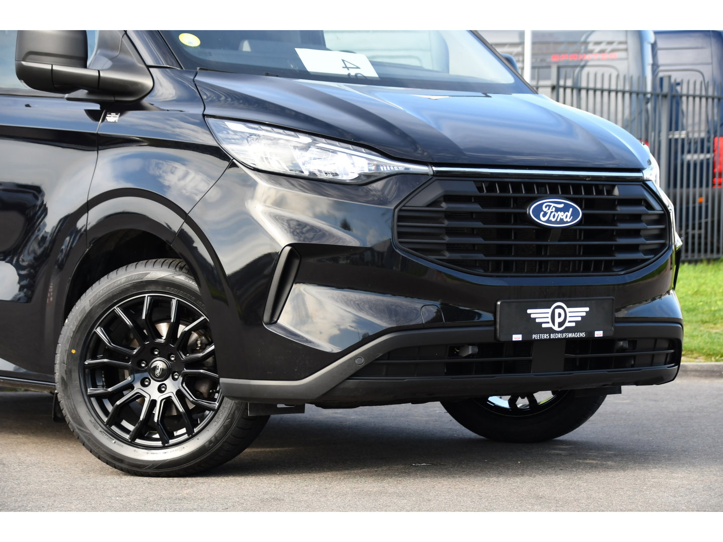 Ford Transit Custom 300 2.0 TDCI L1H1 Black Edition Cruise, Camera, Carplay, LED, 136pk, Automaat, NAVI, Airco, Multimedia, Uniek!