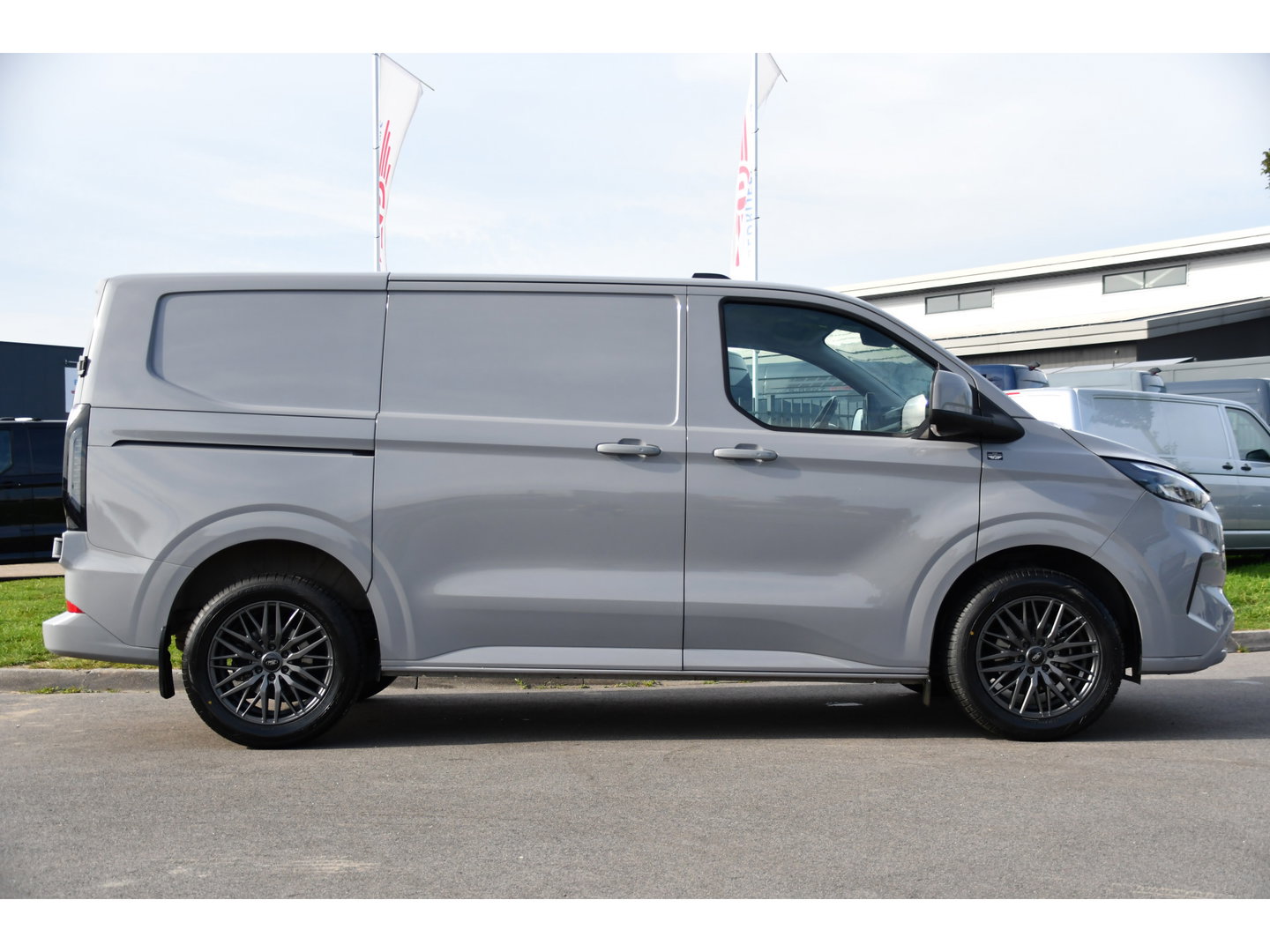 Ford Transit Custom 300 2.0 TDCI L1H1 Limited PB Edition Camera, Cruise, Carplay, LED, Stoelverwarming, 136pk, Automaat, Trekhaak, Multimedia, Uniek!