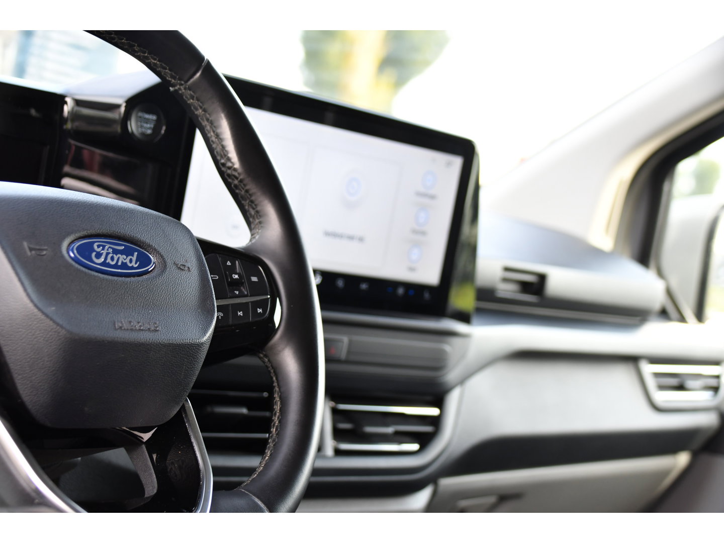 Ford Transit Custom 300 2.0 TDCI L1H1 Limited PB Edition Camera, Cruise, Carplay, LED, Stoelverwarming, 136pk, Automaat, Trekhaak, Multimedia, Uniek!