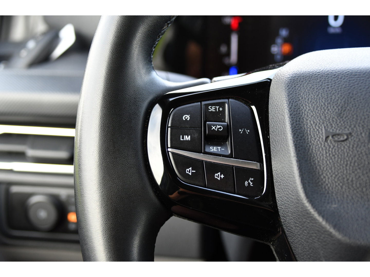 Ford Transit Custom 300 2.0 TDCI L1H1 Limited PB Edition Camera, Cruise, Carplay, LED, Stoelverwarming, 136pk, Automaat, Trekhaak, Multimedia, Uniek!