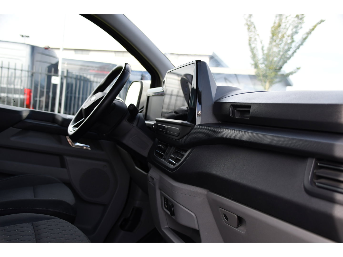 Ford Transit Custom 300 2.0 TDCI L1H1 Limited PB Edition Camera, Cruise, Carplay, LED, Stoelverwarming, 136pk, Automaat, Trekhaak, Multimedia, Uniek!