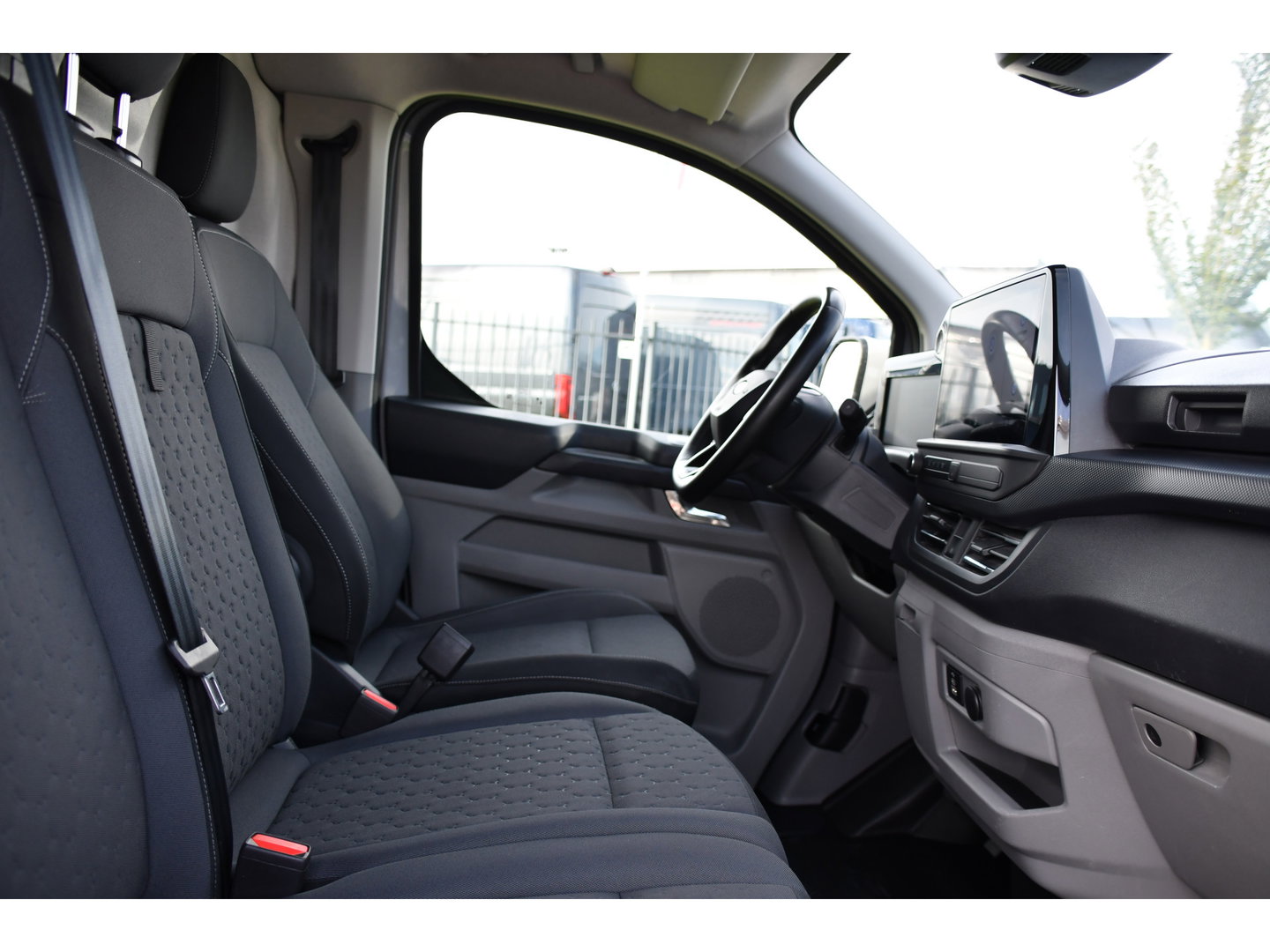 Ford Transit Custom 300 2.0 TDCI L1H1 Limited PB Edition Camera, Cruise, Carplay, LED, Stoelverwarming, 136pk, Automaat, Trekhaak, Multimedia, Uniek!