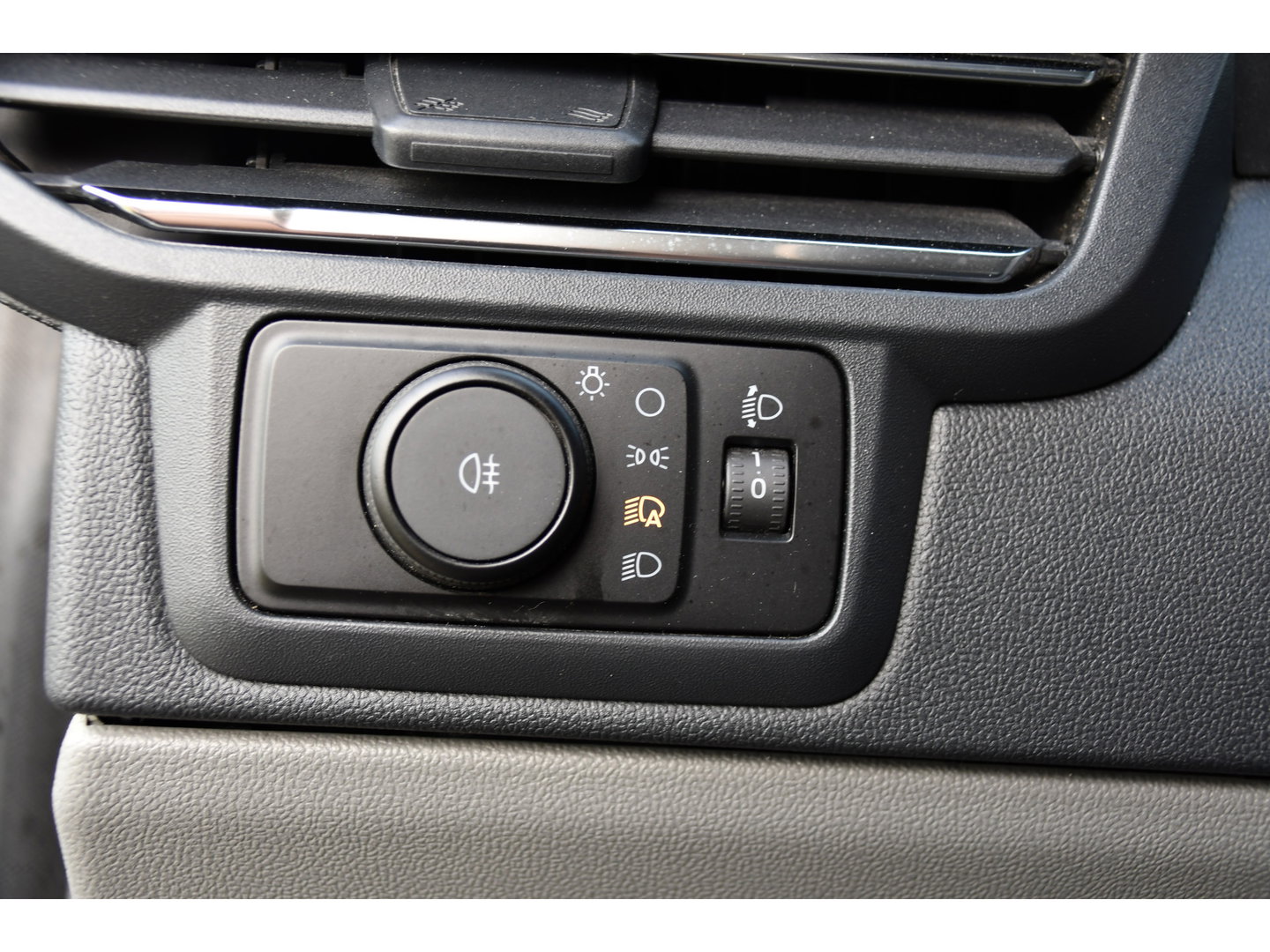 Ford Transit Custom 300 2.0 TDCI L1H1 Limited PB Edition Camera, Cruise, Carplay, LED, Stoelverwarming, 136pk, Automaat, Trekhaak, Multimedia, Uniek!