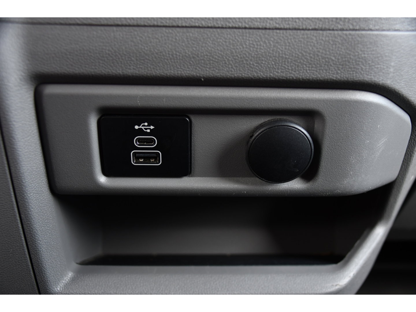 Ford Transit Custom 300 2.0 TDCI L1H1 Limited PB Edition Camera, Cruise, Carplay, LED, Stoelverwarming, 136pk, Automaat, Trekhaak, Multimedia, Uniek!