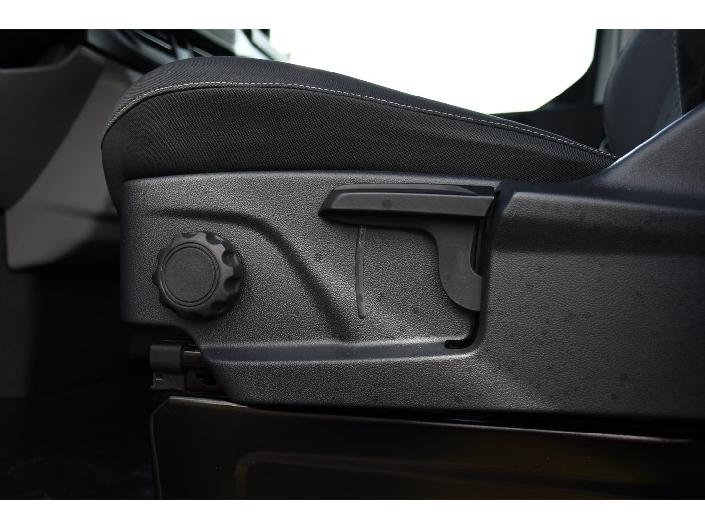 Ford Transit Custom 300 2.0 TDCI L1H1 Limited PB Edition Camera, Cruise, Carplay, LED, Stoelverwarming, 136pk, Automaat, Trekhaak, Multimedia, Uniek!