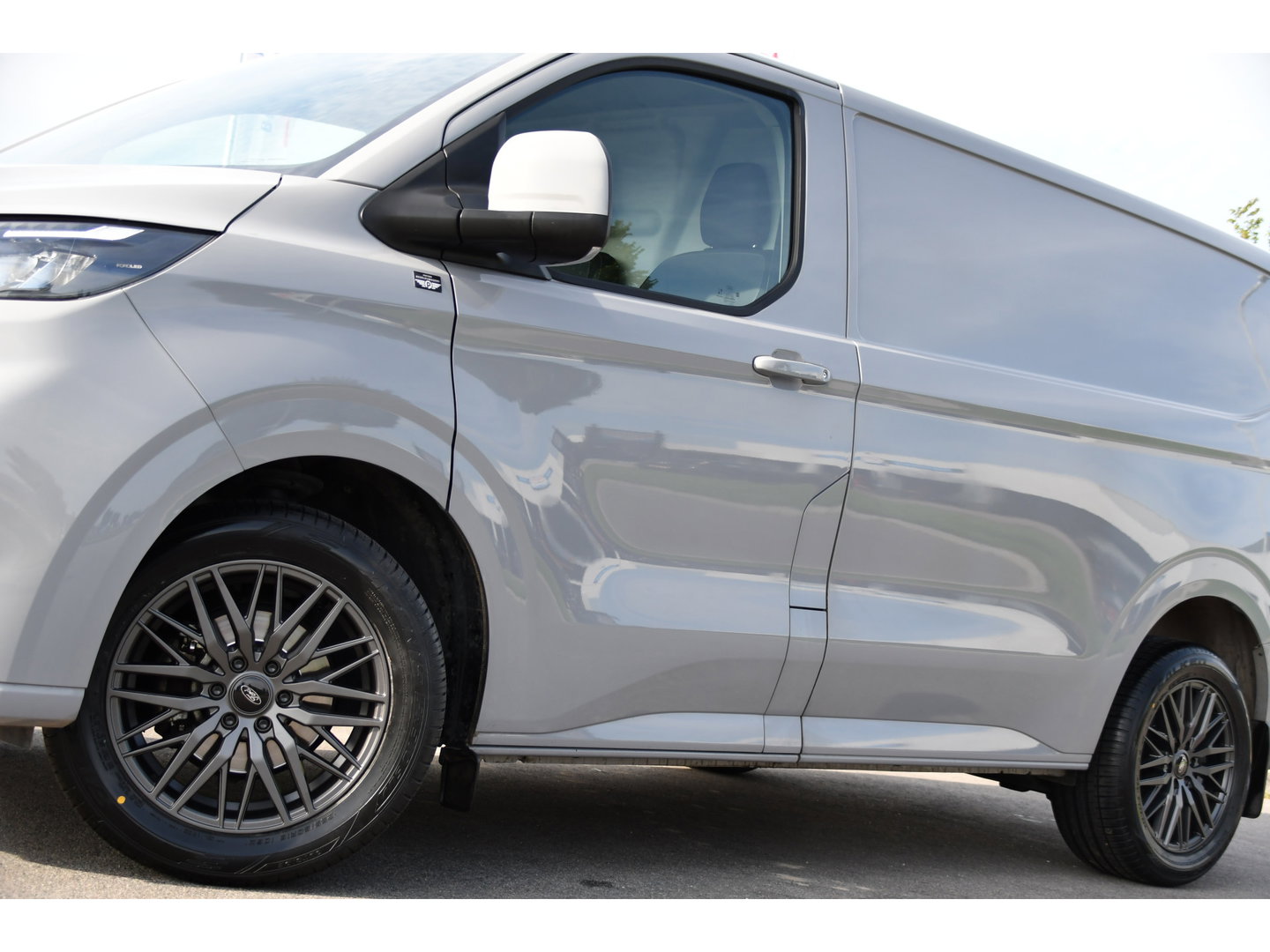 Ford Transit Custom 300 2.0 TDCI L1H1 Limited PB Edition Camera, Cruise, Carplay, LED, Stoelverwarming, 136pk, Automaat, Trekhaak, Multimedia, Uniek!