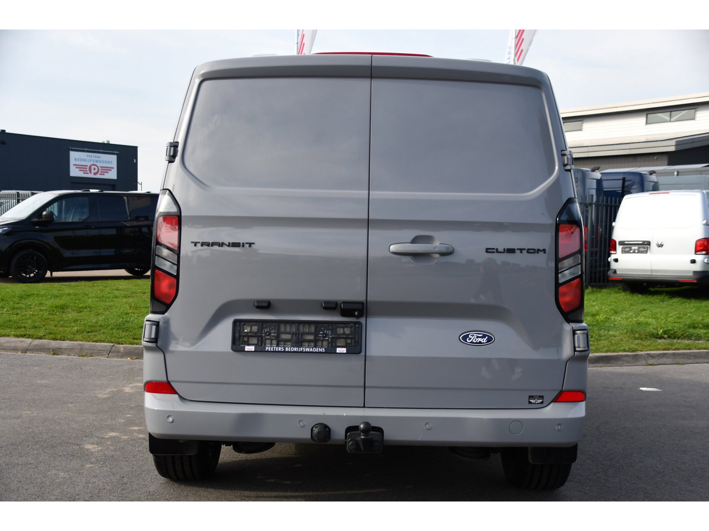 Ford Transit Custom 300 2.0 TDCI L1H1 Limited PB Edition Camera, Cruise, Carplay, LED, Stoelverwarming, 136pk, Automaat, Trekhaak, Multimedia, Uniek!