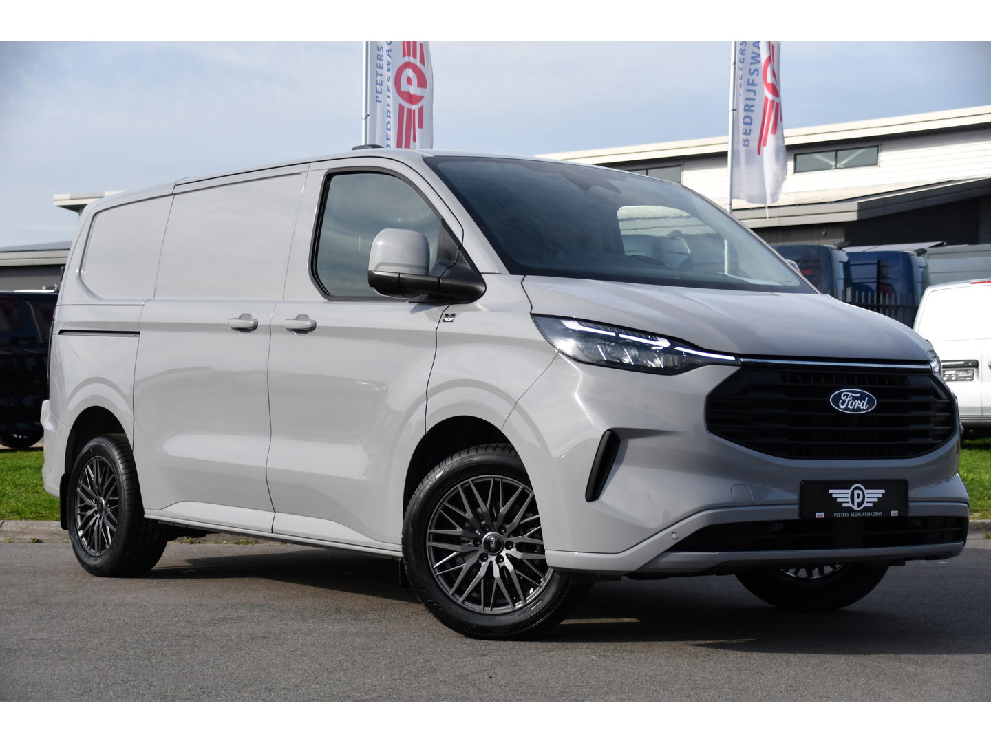 Ford Transit Custom 300 2.0 TDCI L1H1 Limited PB Edition Camera, Cruise, Carplay, LED, Stoelverwarming, 136pk, Automaat, Trekhaak, Multimedia, Uniek!