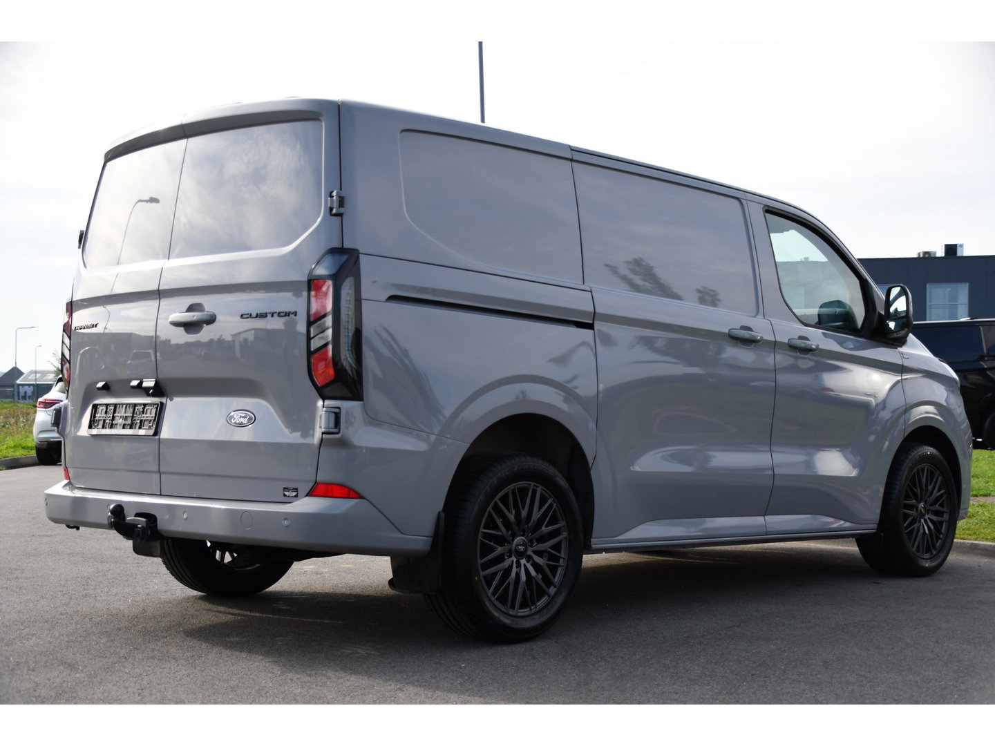 Ford Transit Custom 300 2.0 TDCI L1H1 Limited PB Edition Camera, Cruise, Carplay, LED, Stoelverwarming, 136pk, Automaat, Trekhaak, Multimedia, Uniek!
