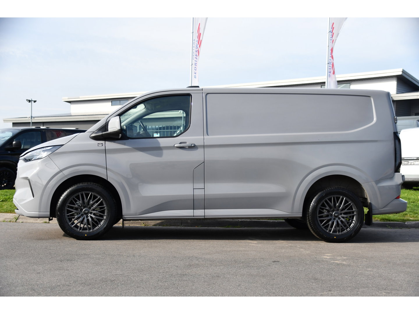 Ford Transit Custom 300 2.0 TDCI L1H1 Limited PB Edition Camera, Cruise, Carplay, LED, Stoelverwarming, 136pk, Automaat, Trekhaak, Multimedia, Uniek!