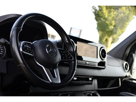 Mercedes-Benz Sprinter 319 1.9 CDI L2H2 AMG Black Edition Adaptieve Cruise, Carplay, 3500kg Trekhaak, Camera, LED, 190pk, 10,5'' Mbux, Sensoren, Leder, Standkachel. Automaat, Uniek!