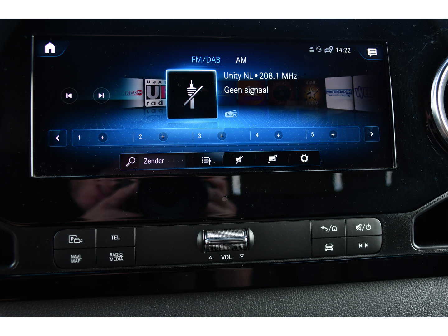 Mercedes-Benz Sprinter 319 1.9 CDI L2H2 AMG Black Edition Adaptieve Cruise, Carplay, 3500kg Trekhaak, Camera, LED, 190pk, 10,5'' Mbux, Sensoren, Leder, Standkachel. Automaat, Uniek!