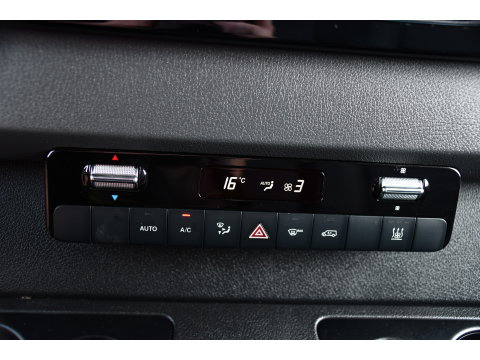 Mercedes-Benz Sprinter 319 1.9 CDI L2H2 AMG Black Edition Adaptieve Cruise, Carplay, 3500kg Trekhaak, Camera, LED, 190pk, 10,5'' Mbux, Sensoren, Leder, Standkachel. Automaat, Uniek!