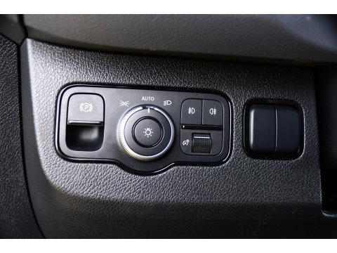 Mercedes-Benz Sprinter 319 1.9 CDI L2H2 AMG Black Edition Adaptieve Cruise, Carplay, 3500kg Trekhaak, Camera, LED, 190pk, 10,5'' Mbux, Sensoren, Leder, Standkachel. Automaat, Uniek!