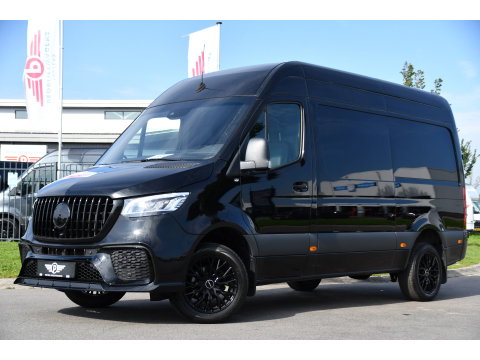 Mercedes-Benz Sprinter 319 1.9 CDI L2H2 AMG Black Edition Adaptieve Cruise, Carplay, 3500kg Trekhaak, Camera, LED, 190pk, 10,5'' Mbux, Sensoren, Leder, Standkachel. Automaat, Uniek!