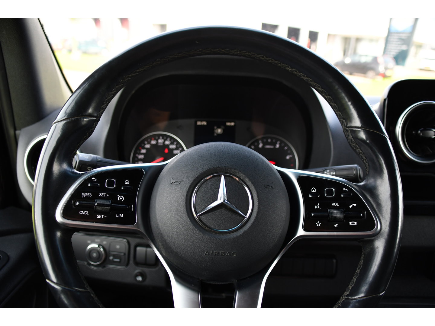 Mercedes-Benz Sprinter 319 1.9 CDI L2H2 RWD Black Edition 360 Camera, Cruise, LED, 3500kg Trekhaak, Standkachel, Carplay, Leder, 10,5'' Mbux, 190pk,