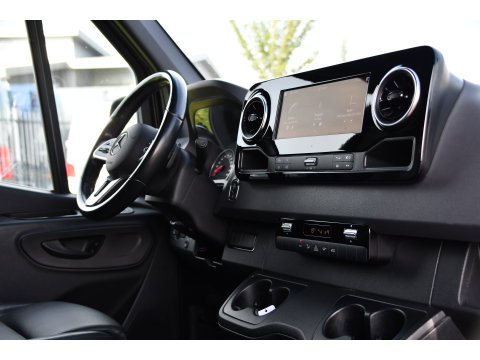Mercedes-Benz Sprinter 319 1.9 CDI L2H2 RWD Black Edition 360 Camera, Cruise, LED, 3500kg Trekhaak, Standkachel, Carplay, Leder, 10,5'' Mbux, 190pk,