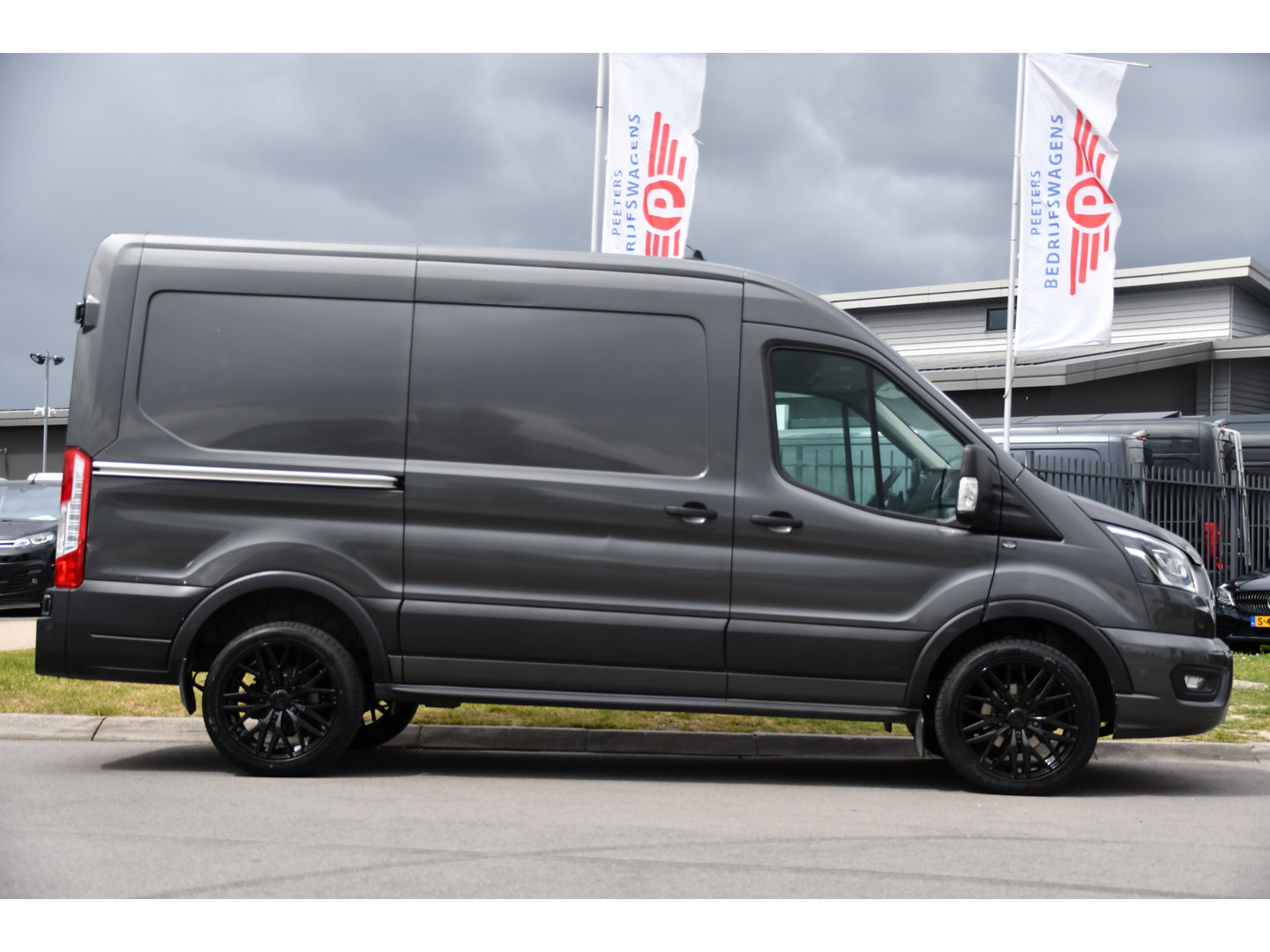 Ford Transit 350 2.0 TDCI L2H2 Limited PB Edition Cruise, Camera, Carplay, Xenon, 185pk, Multimedia, Automaat, Trekhaak, Betimmering, Uniek!