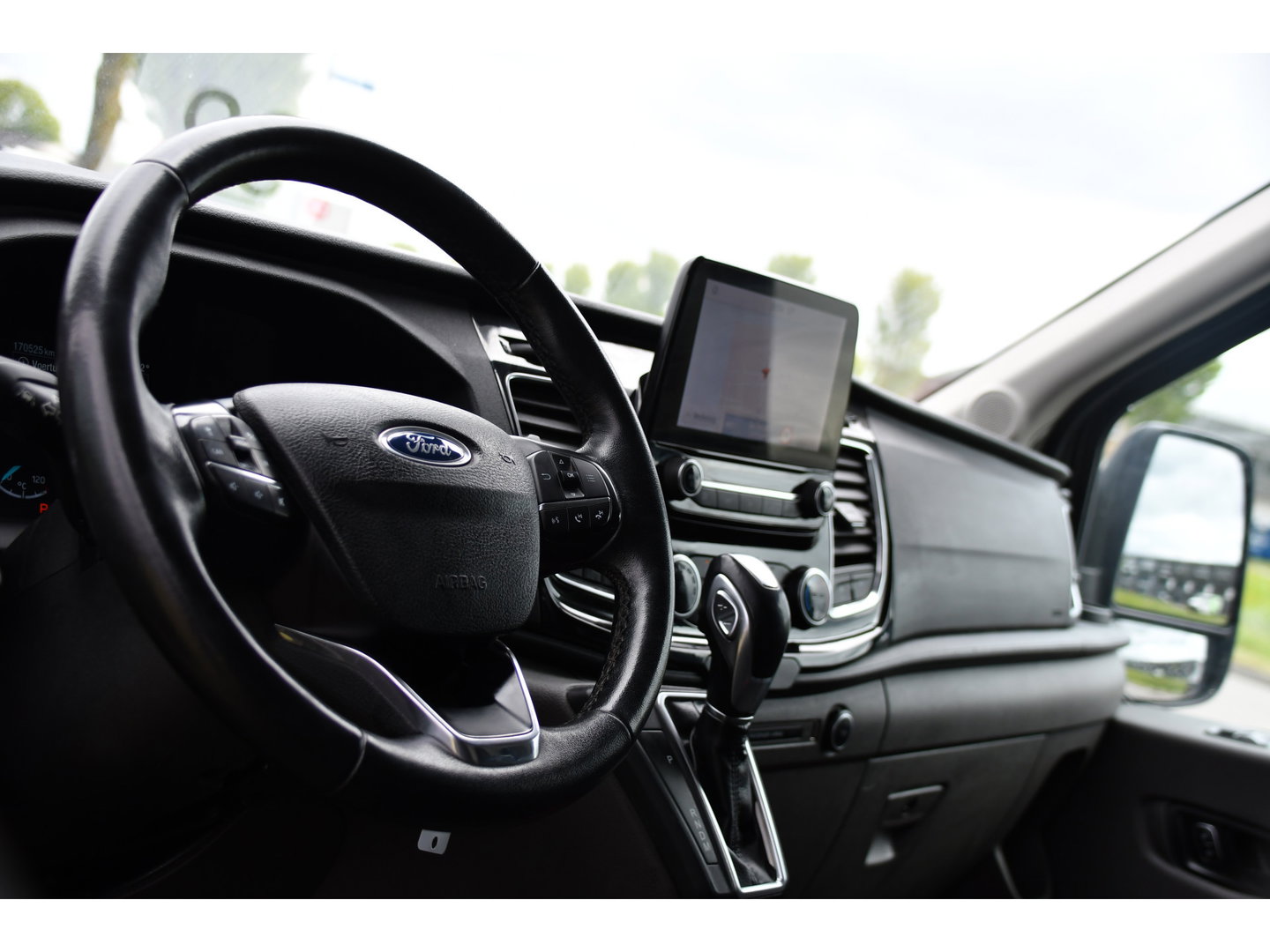 Ford Transit 350 2.0 TDCI L2H2 Limited PB Edition Cruise, Camera, Carplay, Xenon, 185pk, Multimedia, Automaat, Trekhaak, Betimmering, Uniek!