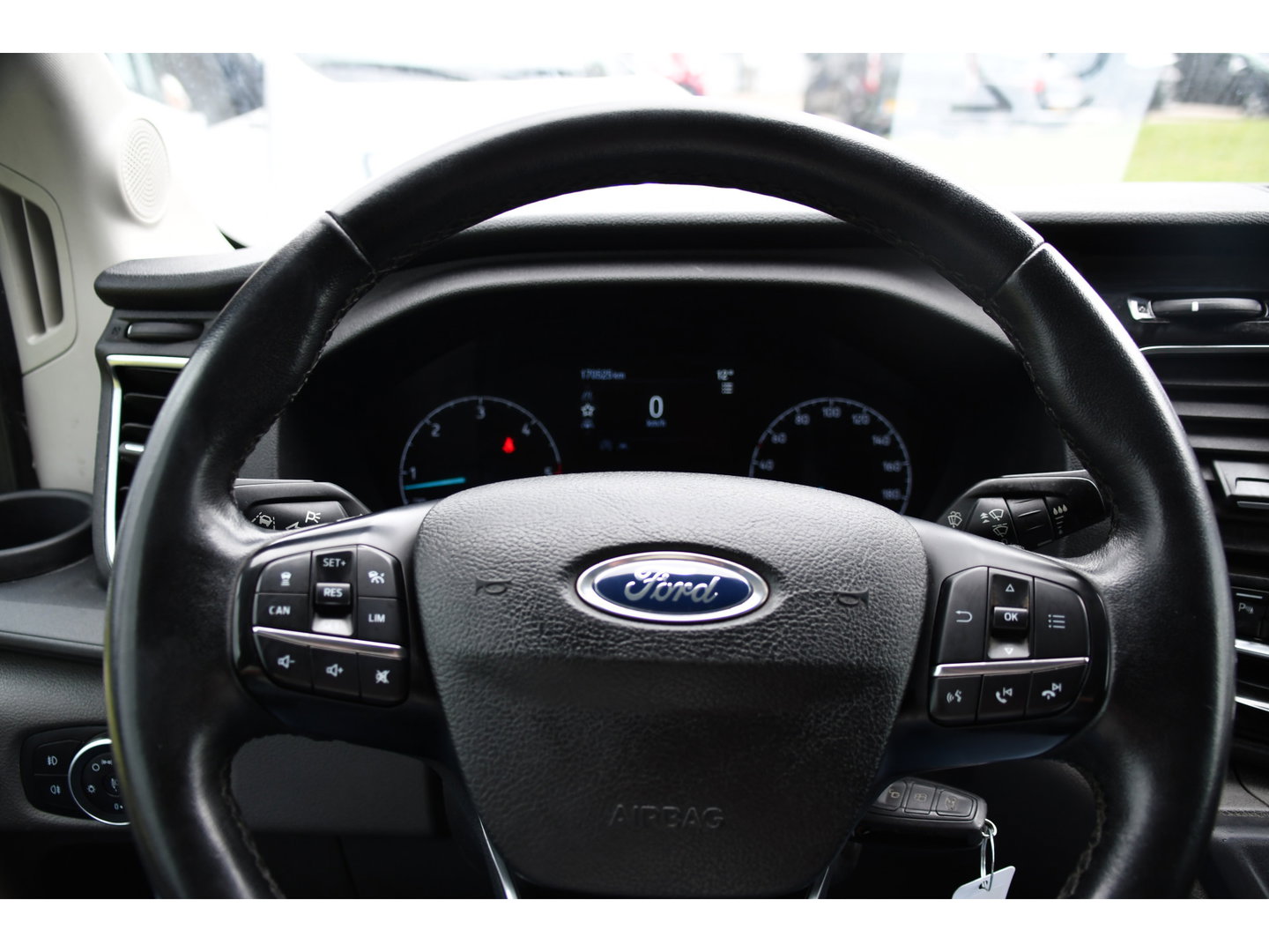 Ford Transit 350 2.0 TDCI L2H2 Limited PB Edition Cruise, Camera, Carplay, Xenon, 185pk, Multimedia, Automaat, Trekhaak, Betimmering, Uniek!