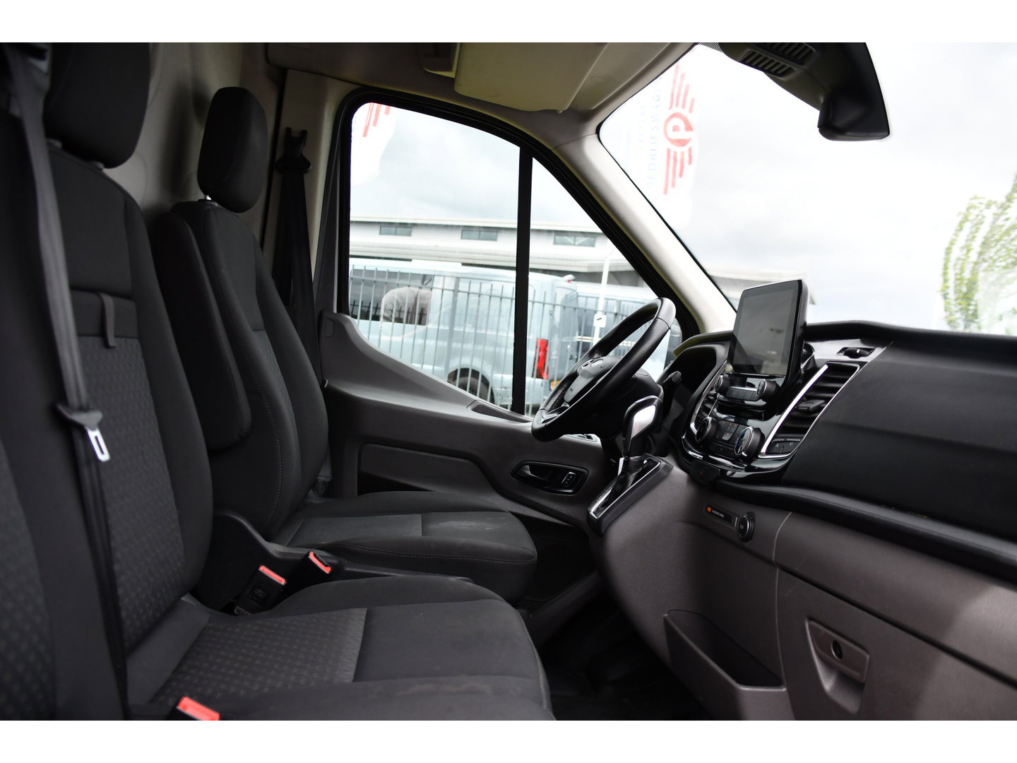 Ford Transit 350 2.0 TDCI L2H2 Limited PB Edition Cruise, Camera, Carplay, Xenon, 185pk, Multimedia, Automaat, Trekhaak, Betimmering, Uniek!