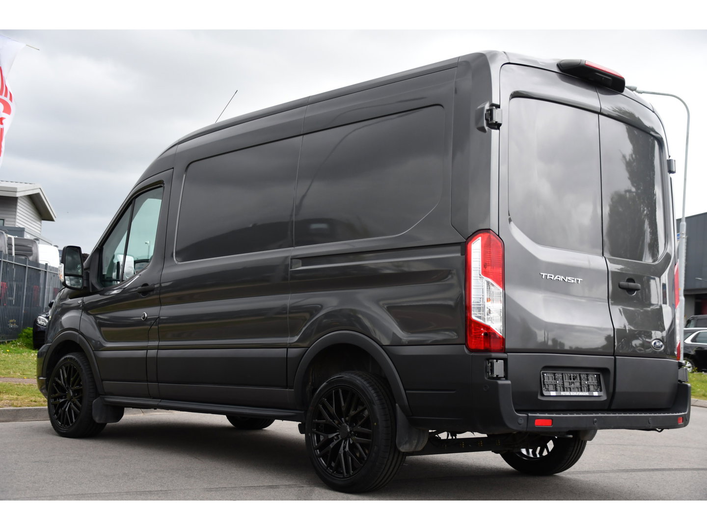 Ford Transit 350 2.0 TDCI L2H2 Limited PB Edition Cruise, Camera, Carplay, Xenon, 185pk, Multimedia, Automaat, Trekhaak, Betimmering, Uniek!