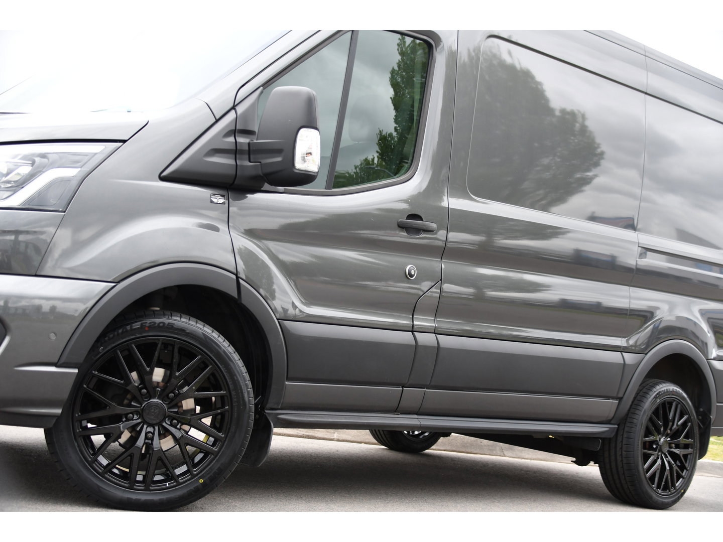 Ford Transit 350 2.0 TDCI L2H2 Limited PB Edition Cruise, Camera, Carplay, Xenon, 185pk, Multimedia, Automaat, Trekhaak, Betimmering, Uniek!