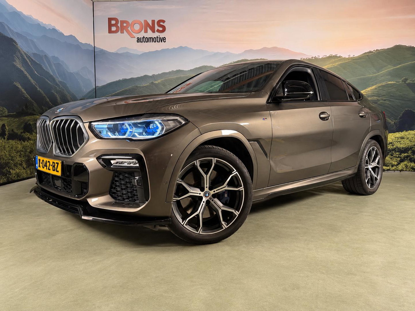 BMW X6 xDrive40i High Executive Sky Lounge l M-pakket l Scherm achterin